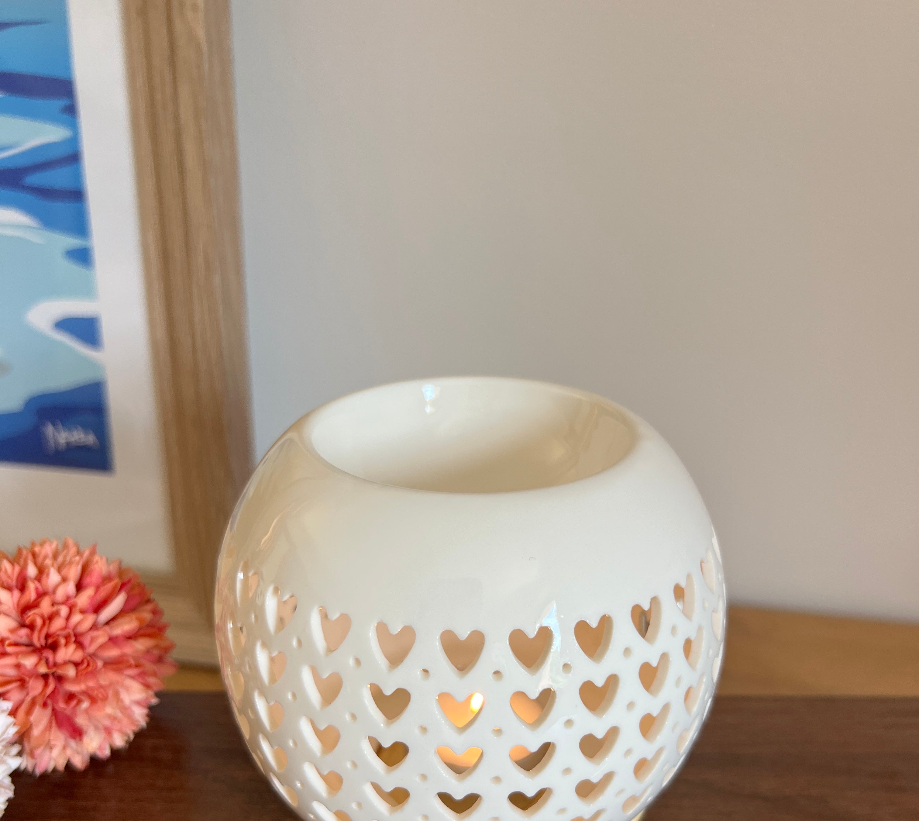 Brûleur en céramique blanche et socle effet bois pour fondants parfumés