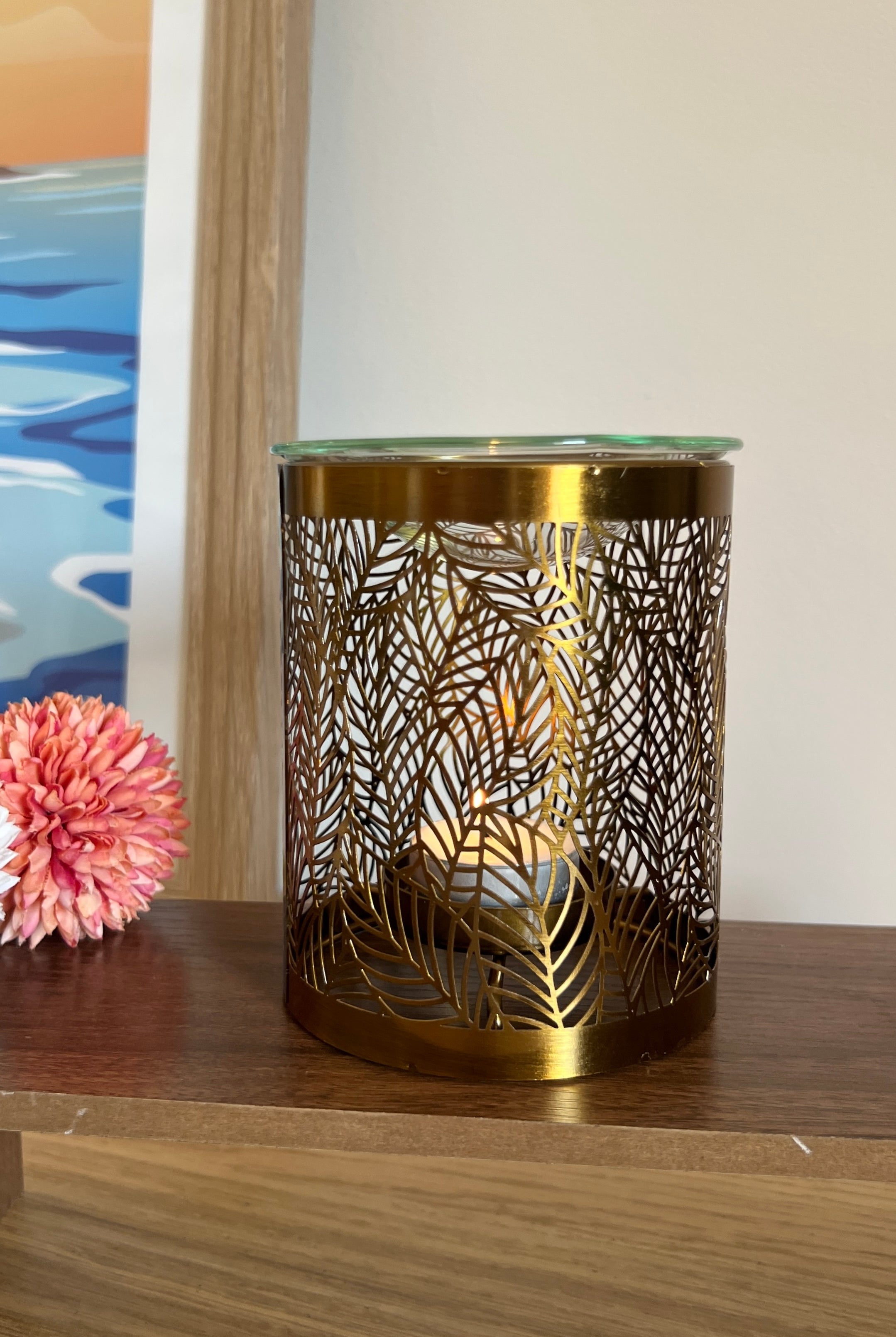 Brûleur à fondants parfumés doré avec motif feuillage ajouré