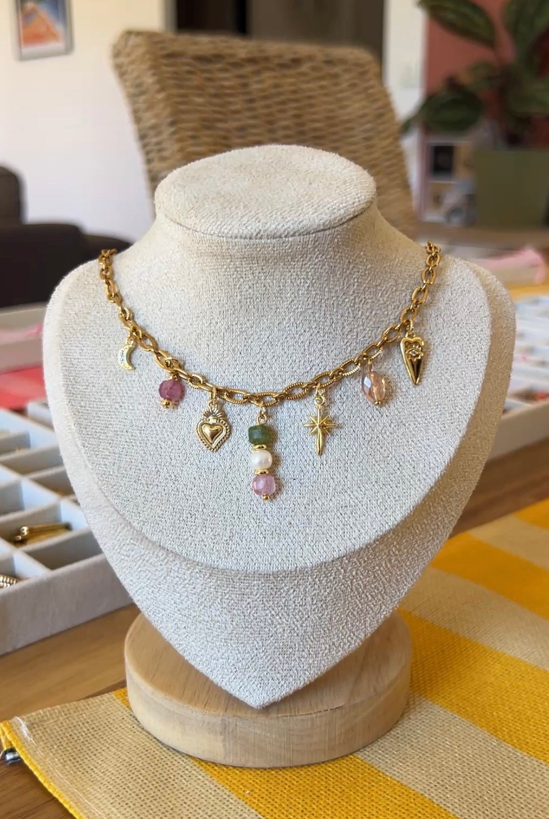collier a charms en acier inoxydable pays genevois