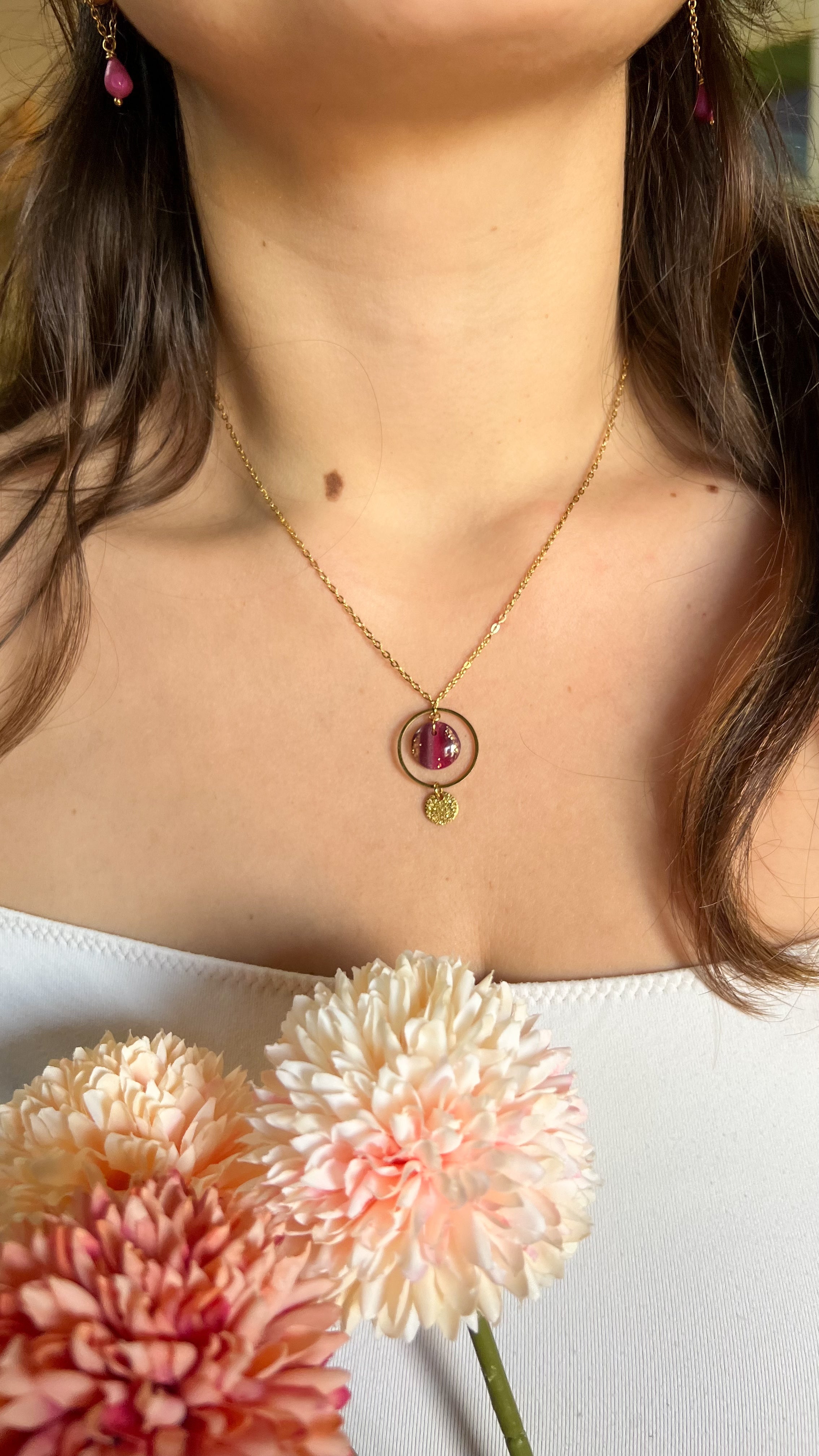 Collier doré avec pampille ronde colorée en acier inoxydable doré