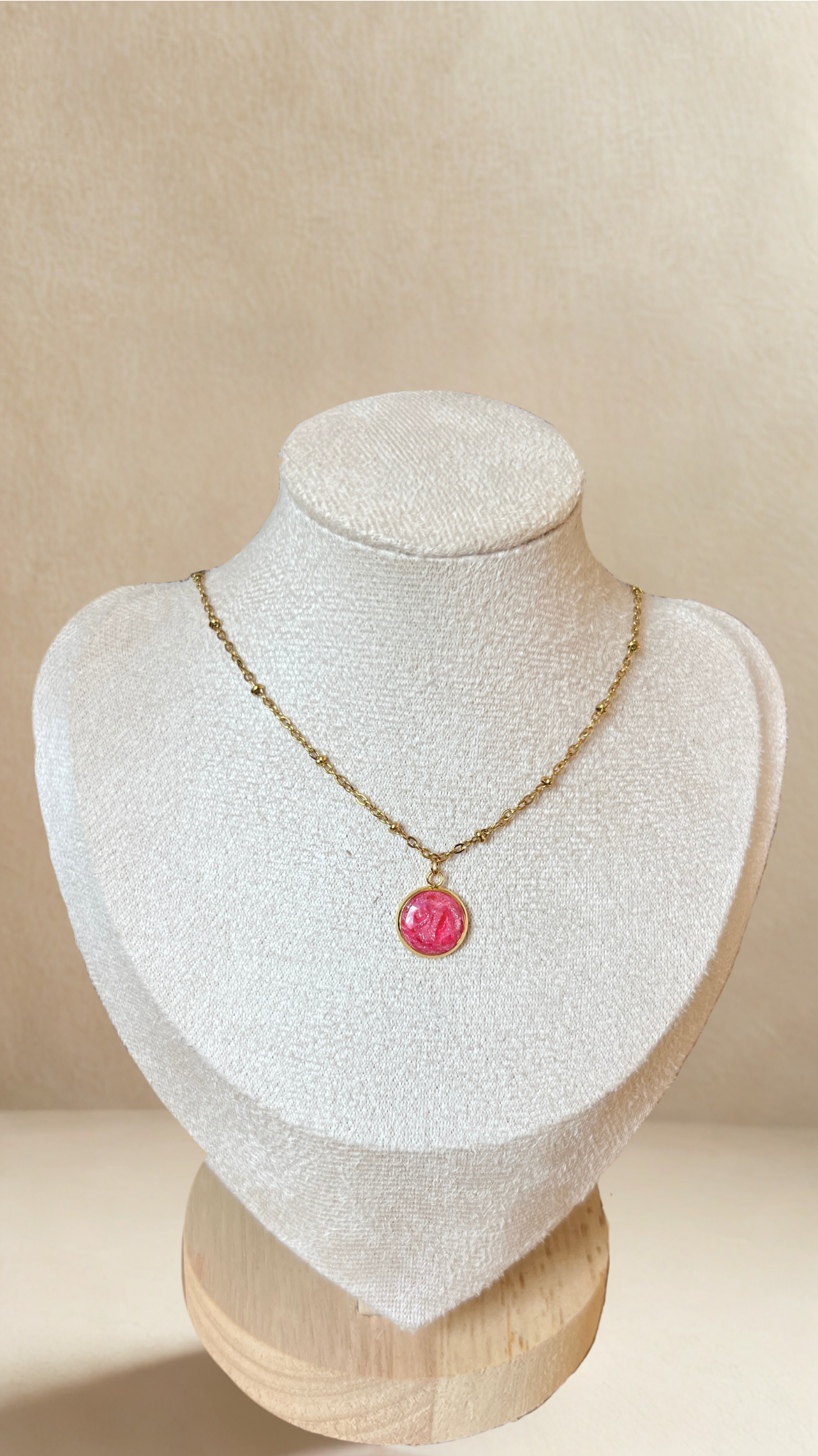 Collier en acier inoxydable avec pendentif en argile polymère - coloris rose