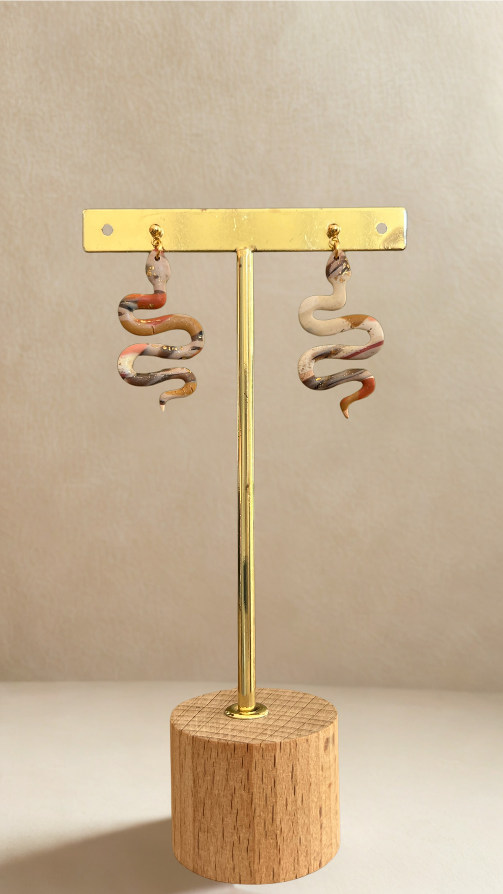 Boucles d'oreilles Serpent - coloris nude beige