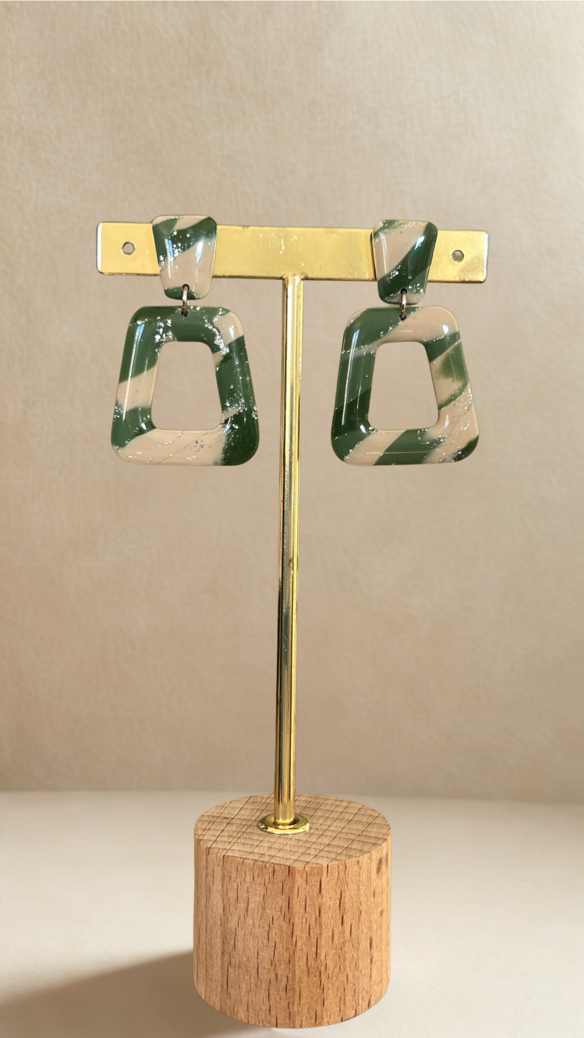 Boucles d'oreilles argentées Azalée - coloris vert militaire