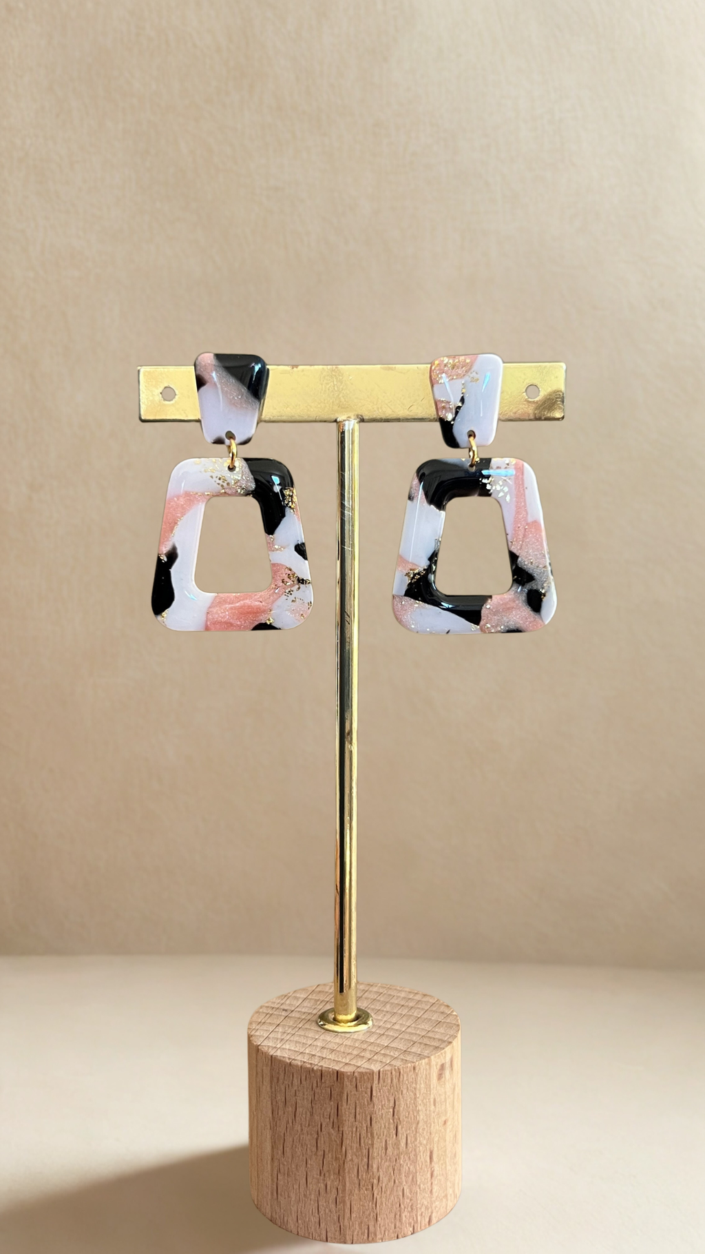 Boucles d'oreilles Azalée - coloris noir, rose et blanc