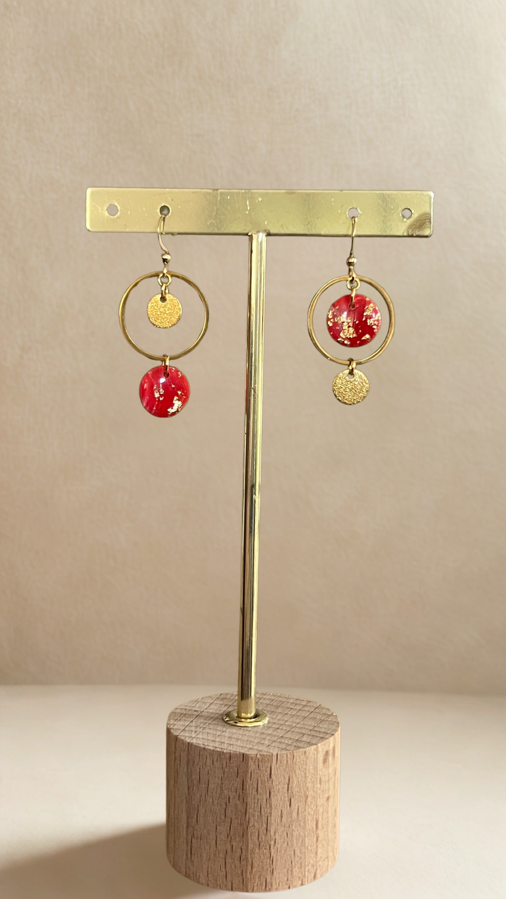 Boucles d'oreilles asymétriques Iris - coloris rouge et doré