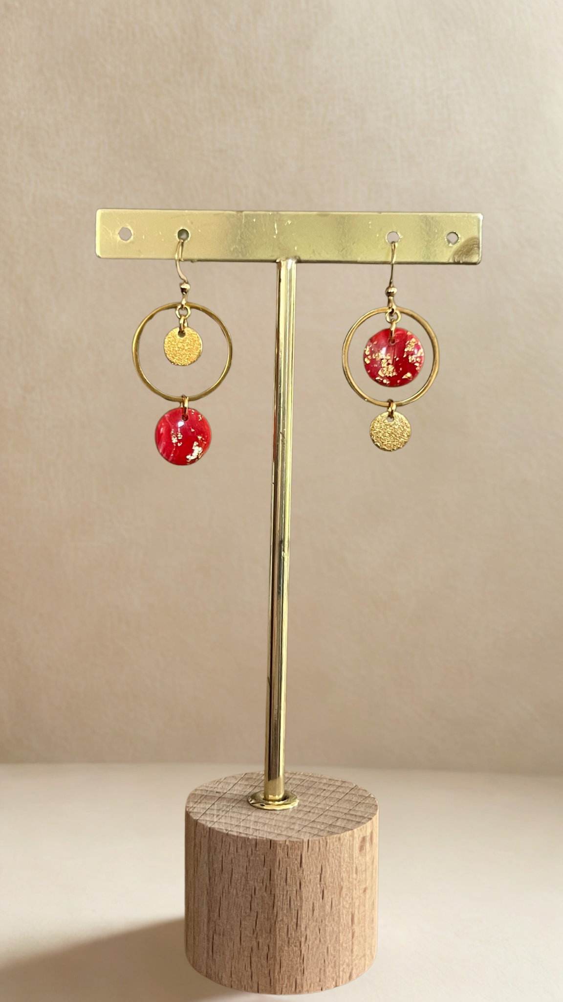 Boucles d'oreilles asymétriques Iris - coloris rouge et doré