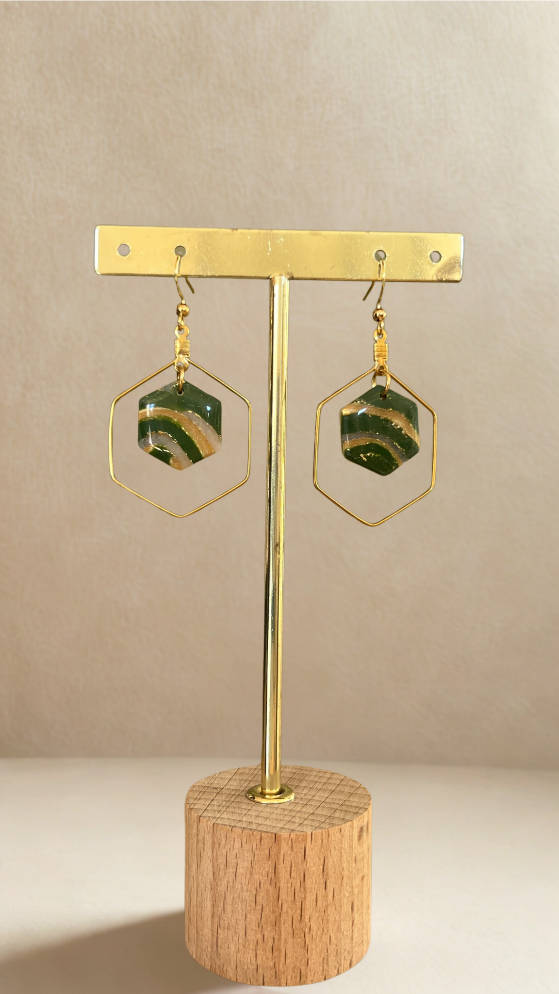 Boucles d'oreilles Kacie - coloris rayé vert et doré