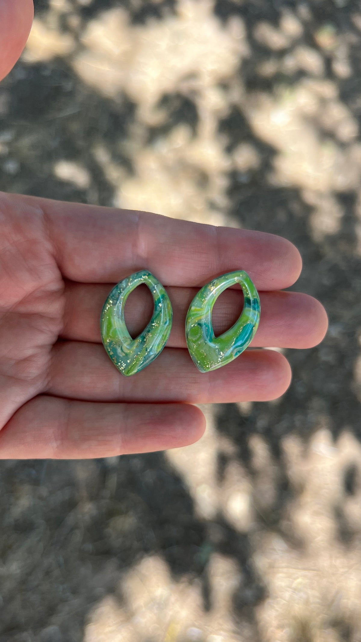 Boucles d’oreilles Ivy – créoles à pampilles interchangeables - coloris vert clair