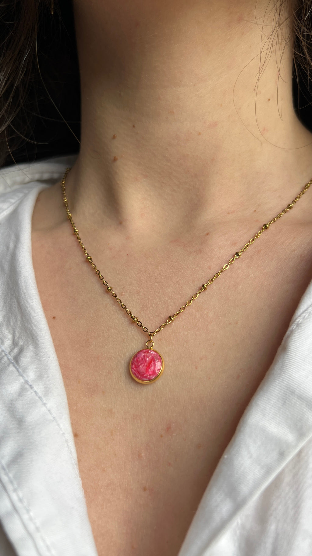 Collier en acier inoxydable avec pendentif en argile polymère - coloris rose