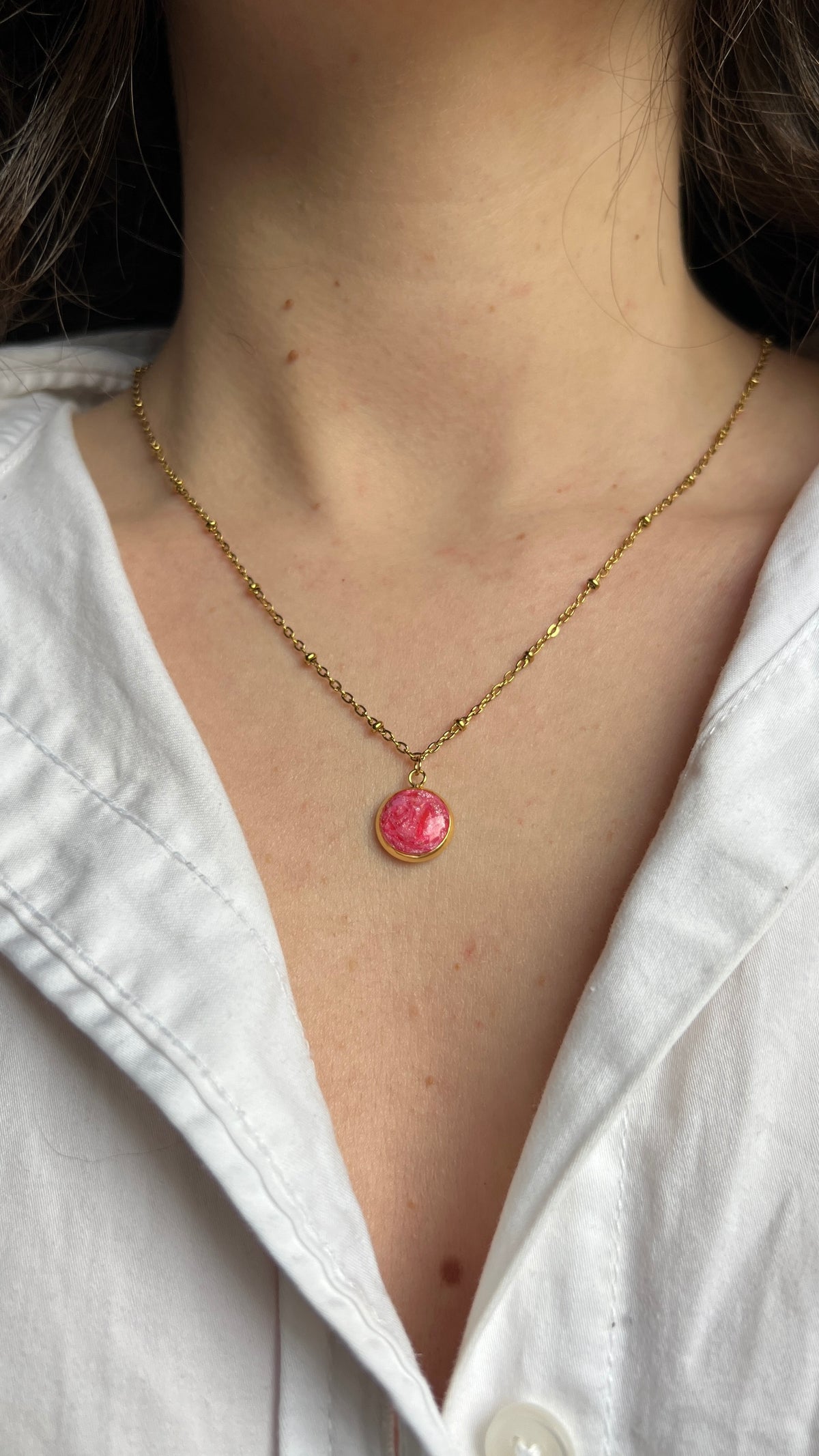 Collier en acier inoxydable avec pendentif en argile polymère - coloris rose