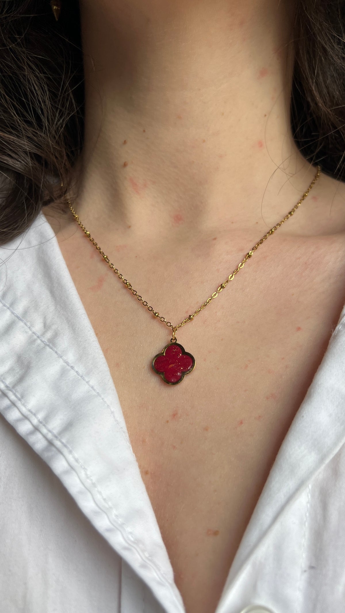 Collier en acier inoxydable avec pendentif en argile polymère - coloris rouge