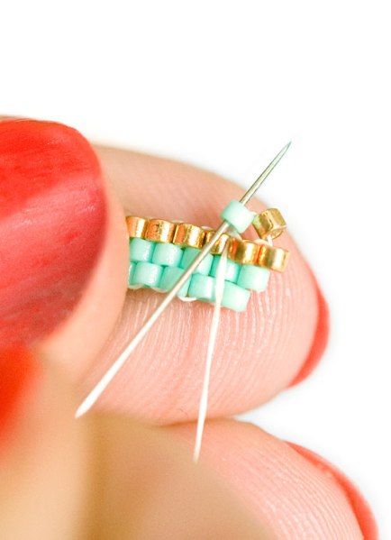 Atelier créatif à Aix en Provence, création de bijoux personnalisables en perles et argile polymère