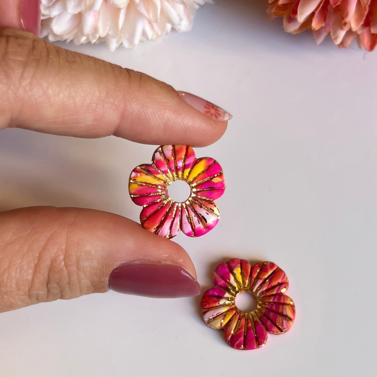 Pampilles Fleur Lora – pampille interchangeable coloris fuschia / jaune