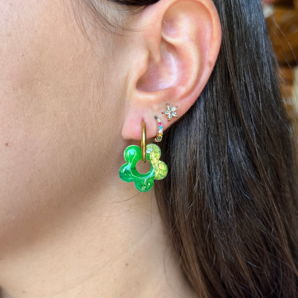 Vue de profil des pampilles superposables Mila, bijou artisanal Loule Accessoires