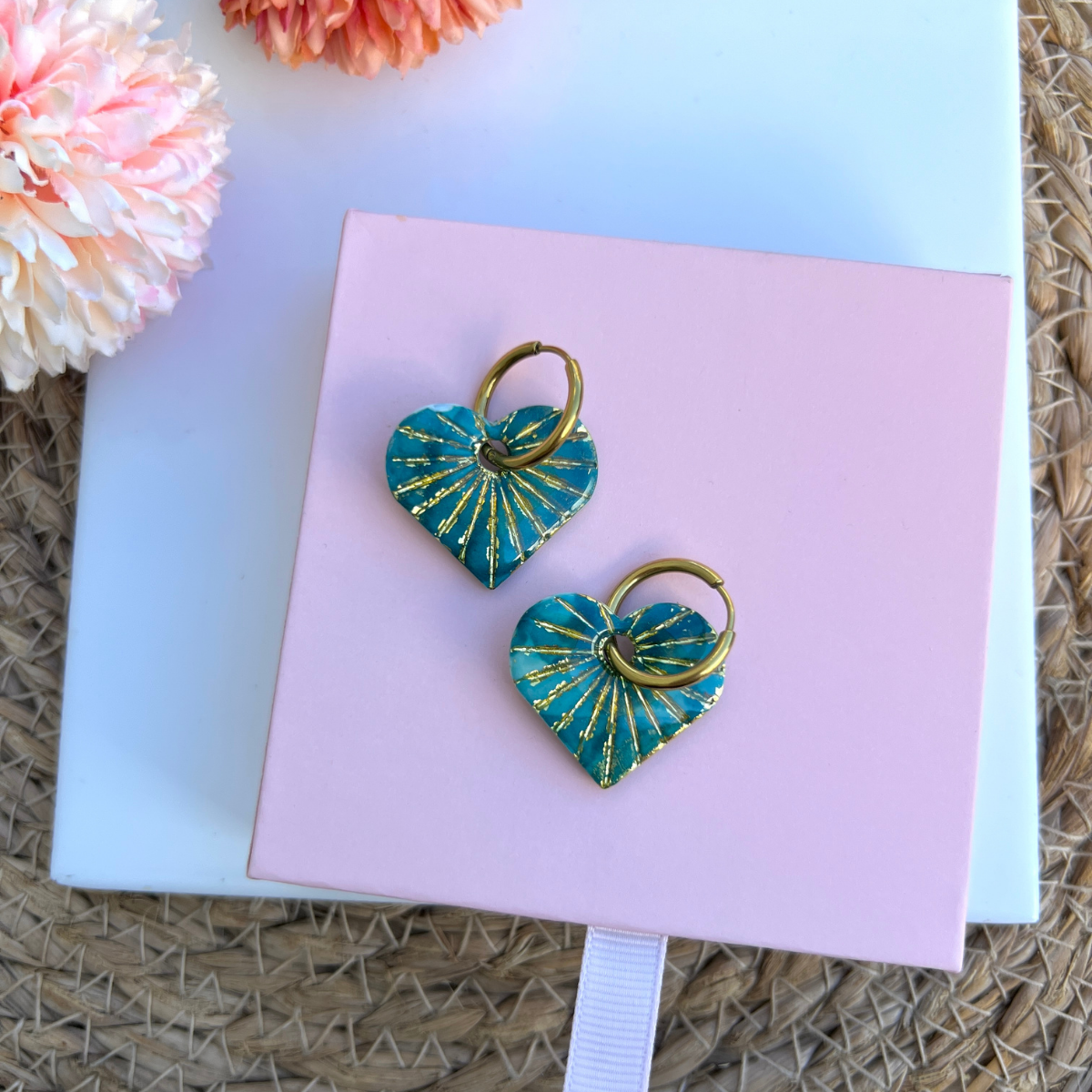 Pampille cœur Amy coloris turquoise irisé, argile polymère fait main